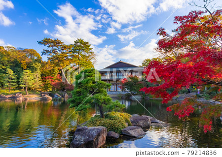 Tokugawaen in autumn colors <Nagoya City, Aichi Prefecture> 79214836