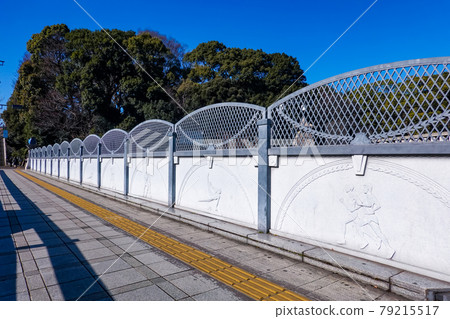 奧林匹克橋（連接原宿站、明治神宮、代代木公園和代代木國立體育場的東京奧運會紀念橋） 79215517