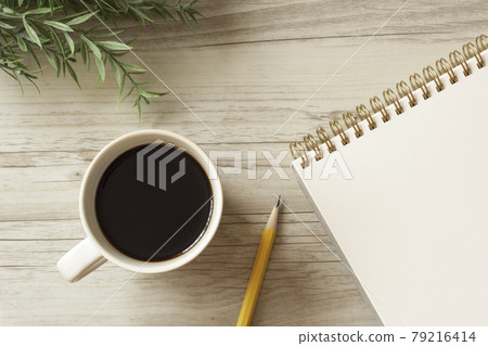 桌子上的咖啡和記事本 桌子上的咖啡和記事本 79216414