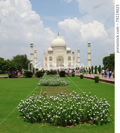 A distant view of the Taj Mahal, India A distant view of the Taj Mahal, India 79219025