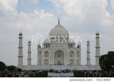 In front of Taj Mahal, India In front of Taj Mahal, India 79219967