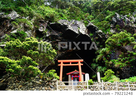 Yakushima Yahazudake Shrine 79221248