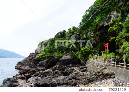Yakushima Yahazudake Shrine distant view 79221329