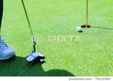 Golf green putting [image of outdoor sports] 79222000