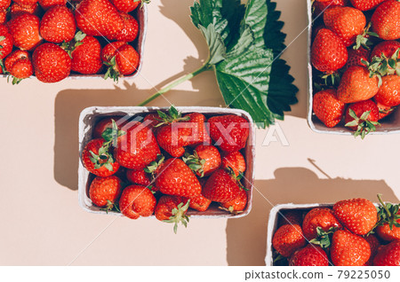 Macro of Fresh strawberries 79225050