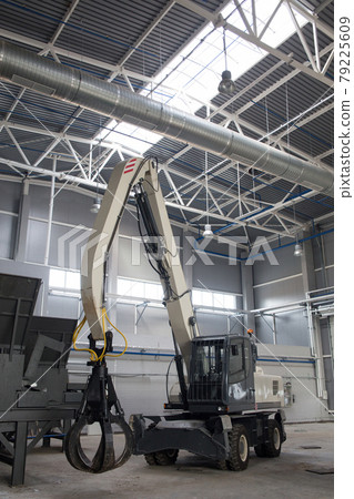 Loader and grab crane for handling waste. Loader and grab crane for handling waste. 79225609