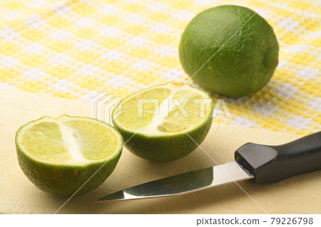 Cut lime Cut lime 79226798