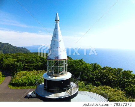 初夏北海道瀨田町毛田岬燈塔的鳥瞰圖 79227273