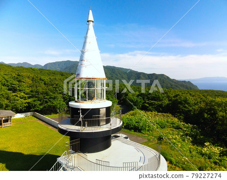 初夏北海道瀨田町毛田岬燈塔的鳥瞰圖 79227274