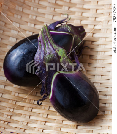 Small eggplant studio shot Small eggplant studio shot 79227420