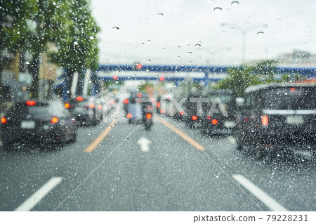 Drive on a rainy day Poor visibility 79228231