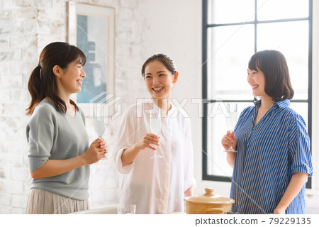 女生 女孩 女性 79229135