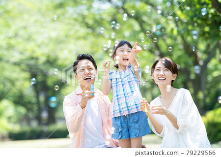親子公園肥皂泡玩 79229566
