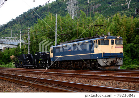 EF65 2067 Shiki 850D deadhead train going on the Tokaido main line in the early morning EF65 2067 Shiki 850D deadhead train going on the Tokaido main line in the early morning 79230842