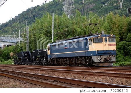 EF65 2067 Shiki 850D deadhead train going on the Tokaido main line in the early morning EF65 2067 Shiki 850D deadhead train going on the Tokaido main line in the early morning 79230843