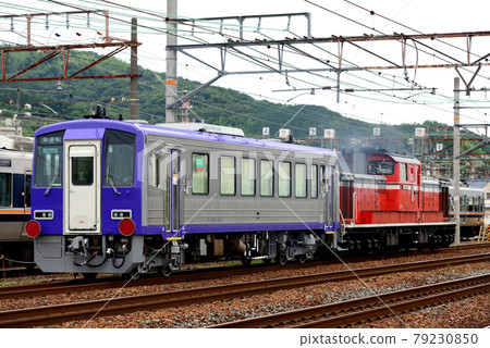 東海道本線的紀葉120-303號流通列車 東海道本線的紀葉120-303號流通列車 79230850