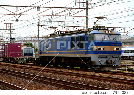 EF510-514 electric locomotive running on the Tokaido main line 79230854