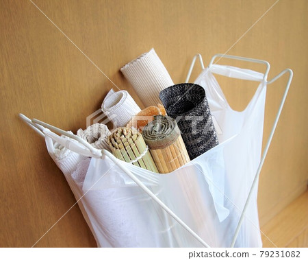 Place mat in a bag 79231082