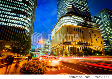 10 月 23 日，日本肥後橋的大阪夜景、四座橋樑和摩天大樓 79231135