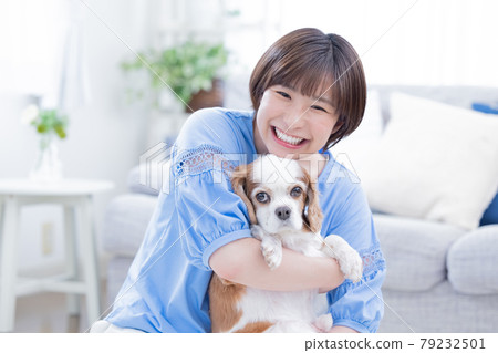 狗和年輕女子的肖像 狗和年輕女子的肖像 79232501