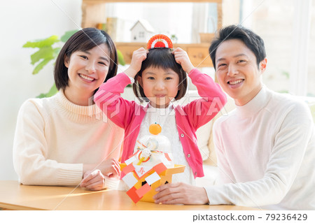 Family portrait preparing for New Year 79236429