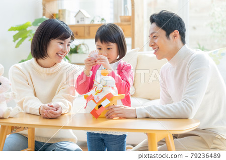 Family portrait preparing for New Year 79236489