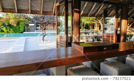 Maldives poolside bar 79237022