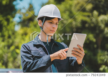 平板電腦在網站上 79241049