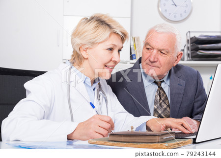 Female doctor with male client Female doctor with male client 79243144