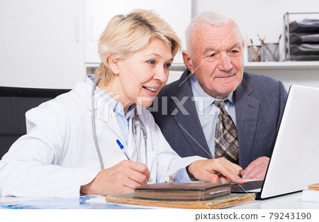 Female doctor with male client Female doctor with male client 79243190