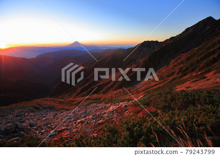 秋天的北岳登山 79243799