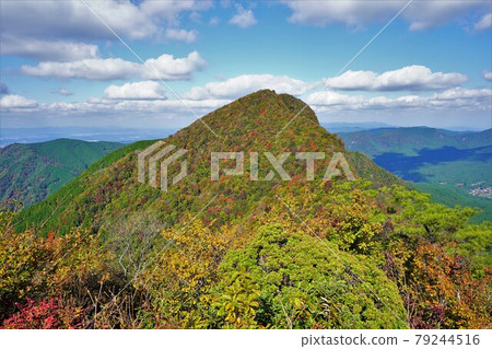 Mt. Kuroso of autumn leaves from two bosses Mt. Kuroso of autumn leaves from two bosses 79244516