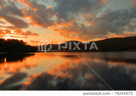 兵庫縣小野市鴨池的日落 79245075