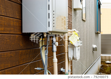 Water heater piping 79248073