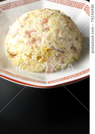A hot five-eyed fried rice with various ingredients such as Narutomaki and char siu taken on a black background 79248490