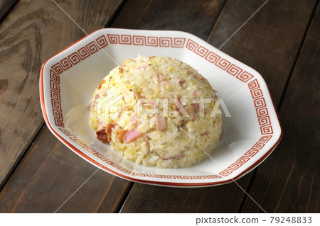 Hot five-eyed fried rice with various ingredients such as Narutomaki and char siu 79248833