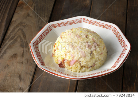 Hot five-eyed fried rice with various ingredients such as Narutomaki and char siu 79248834