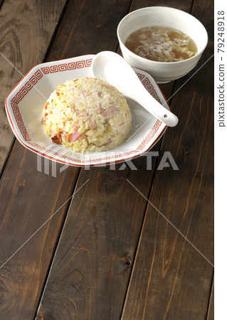 Hot Gomoku fried rice and Chinese soup with various ingredients such as Narutomaki and char siu 79248918
