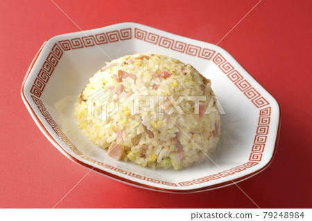 紅底火燒五眼炒飯，火影、叉燒等各種食材 79248984