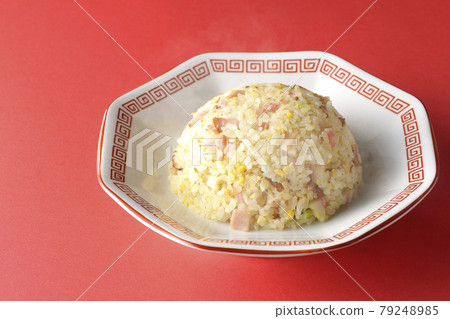 紅底火燒五眼炒飯，火影、叉燒等各種食材 79248985