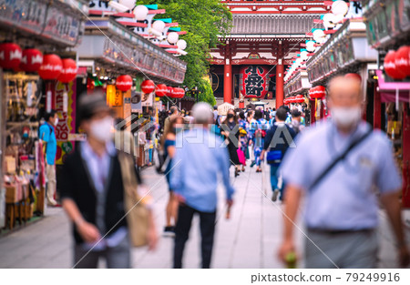 日本東京街景 6 月... 感染傳播中的傳播預防... 對 714 人。老人 = 6 月 30 日,淺草寺 日本東京街景 6 月... 感染傳播中的傳播預防... 對 714 人。老人 = 6 月 30 日,淺草寺 79249916