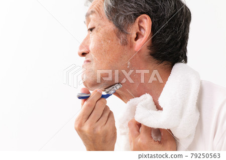 Senior men shaving their beard Men's beauty 79250563