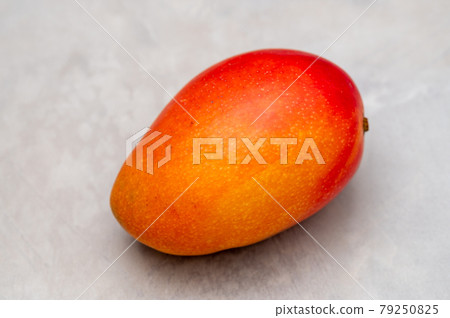木板上的芒果 79250825