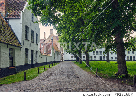 Begijnhof Beguinage in Bruges town. Brugge, Belgium Begijnhof Beguinage in Bruges town. Brugge, Belgium 79251697