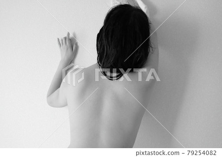 女裸背 79254082