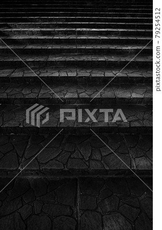 鵝卵石樓梯上的陰影 79254512
