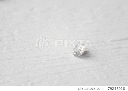 White Crystal Stone macro, purple rough transparent quartz crystals 79257918
