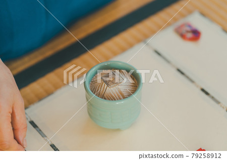 女生 女孩 女性 79258912