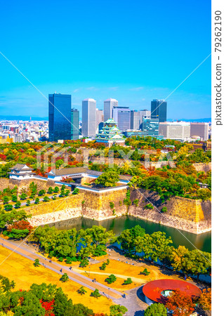 大阪城和大阪商業園在秋天 79262190