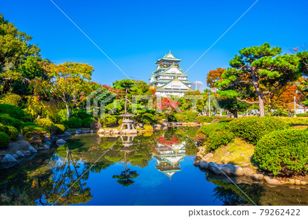 秋天的大阪城和日本庭園 秋天的大阪城和日本庭園 79262422